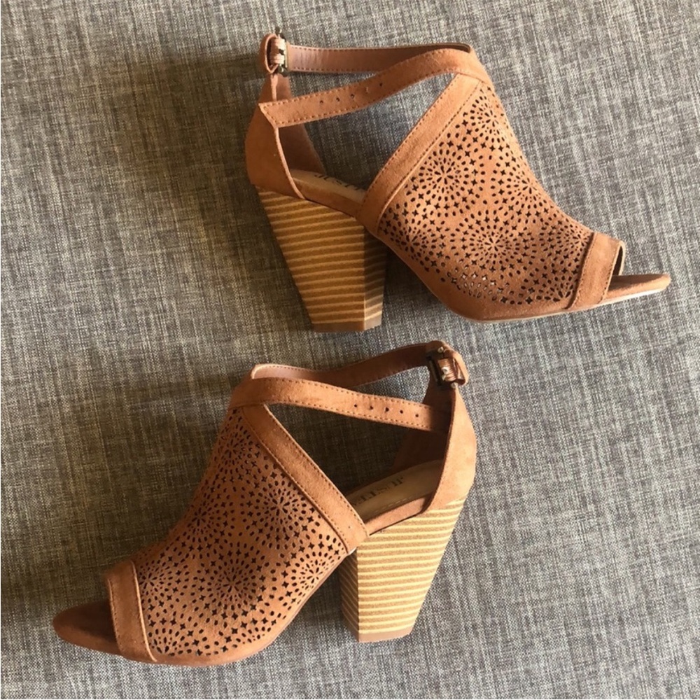 JustFab Dress Sandals (Size: 6.5)